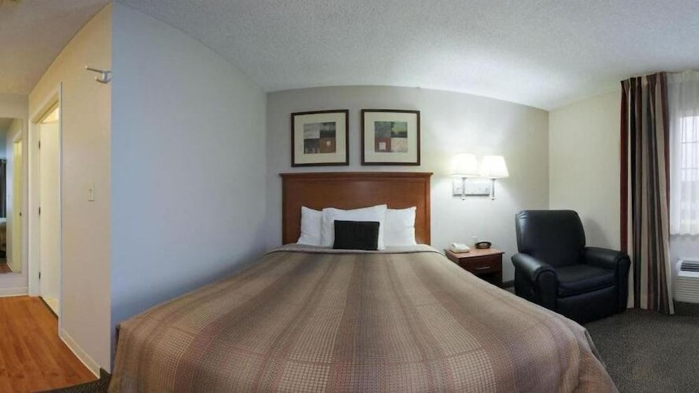 Candlewood Suites ROCKFORD by IHG 1