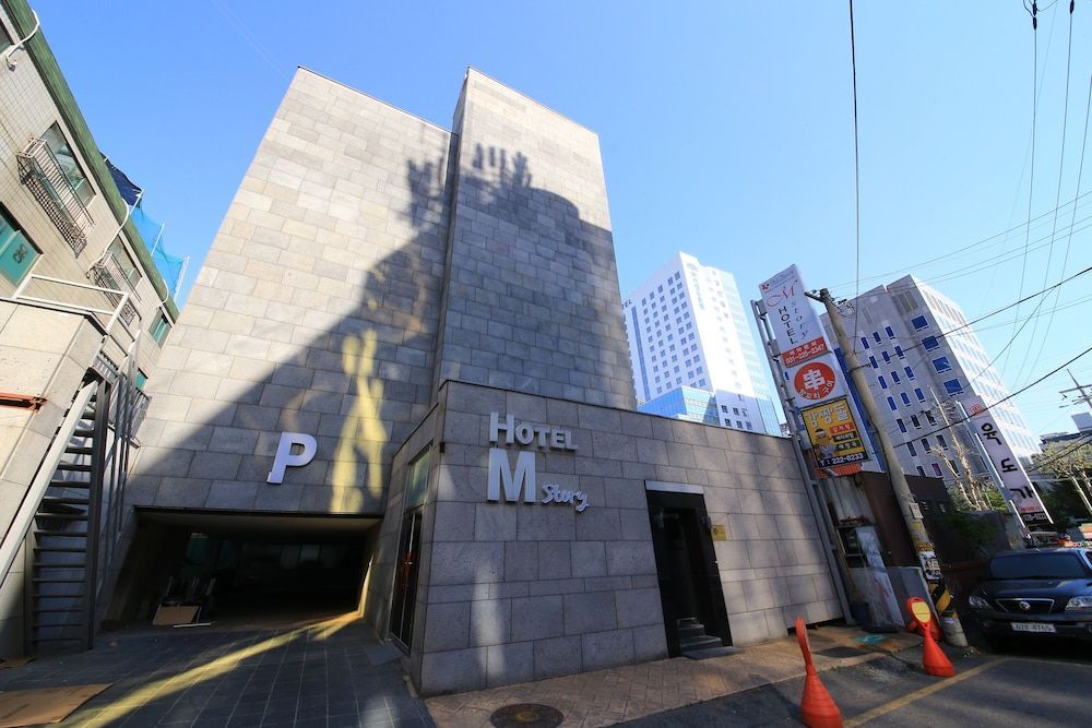 Hotel M Story 1