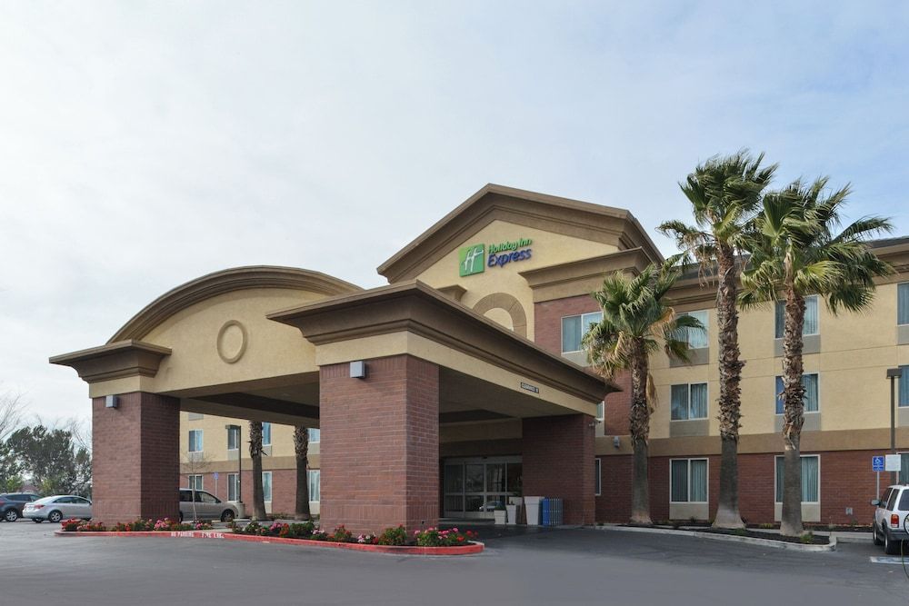 Holiday Inn Express WOODLAND by IHG 1