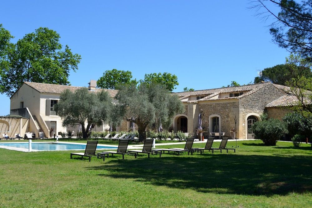 Hôtel & Restaurant de charme - La Bégude Saint-Pierre 1