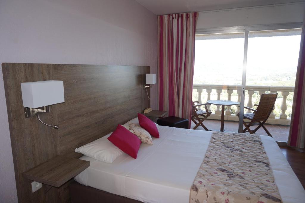 Logis Hotel Le Col De L'ange 1