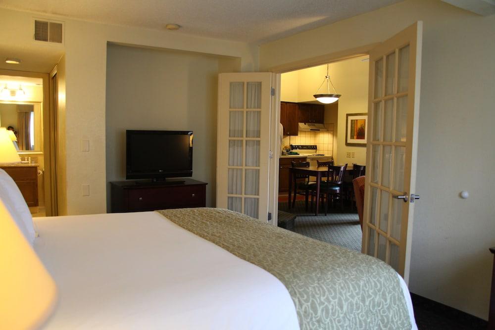 New Haven Village Suites 2