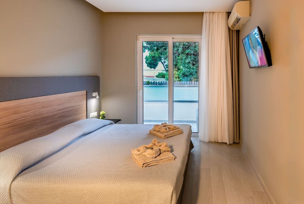 Sunday Hotel 2