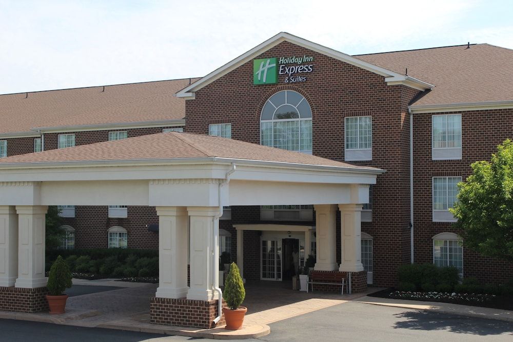 Holiday Inn Express & Suites WARRENTON by IHG 1
