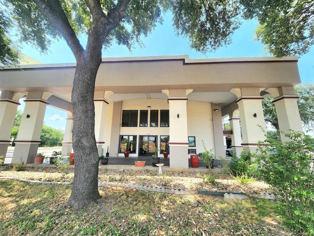 Days Inn by Wyndham San Marcos 1