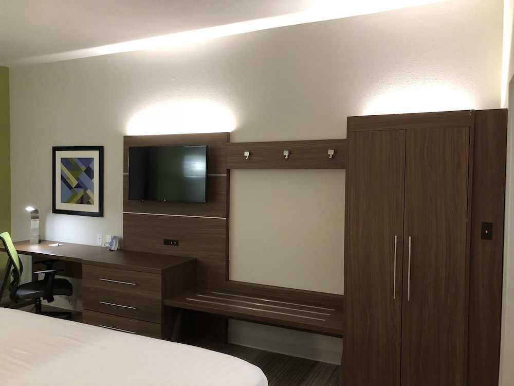 Holiday Inn Express & Suites PINEVILLE-ALEXANDRIA AREA by IHG 2