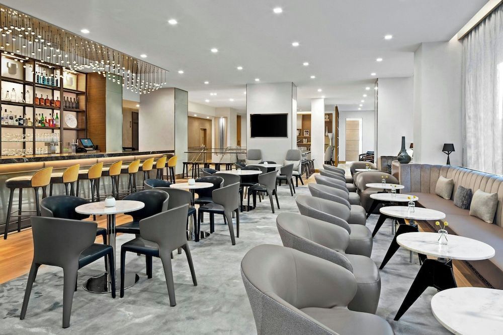 AC Hotel by Marriott St. Louis Downtown 2