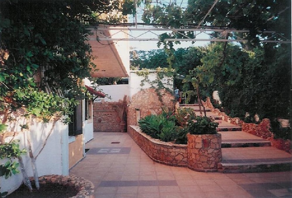 Iliostasi Beach Apartments 2