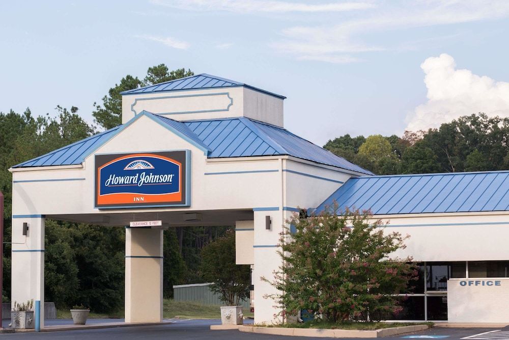 Howard Johnson by Wyndham Commerce GA 1
