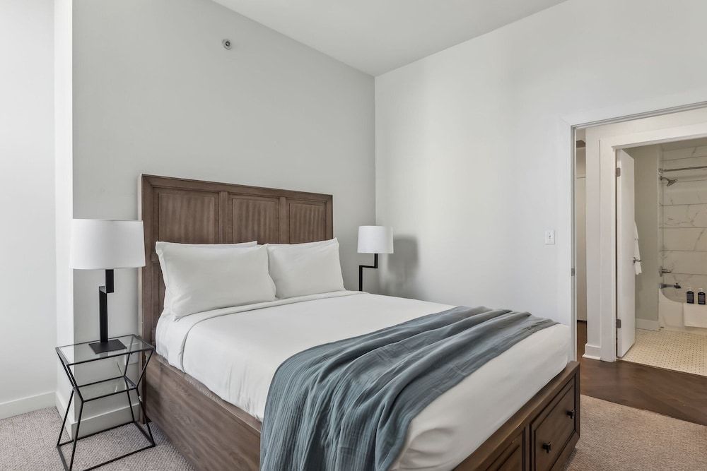 Placemakr Downtown Pittsburgh at The Pennsylvanian 2