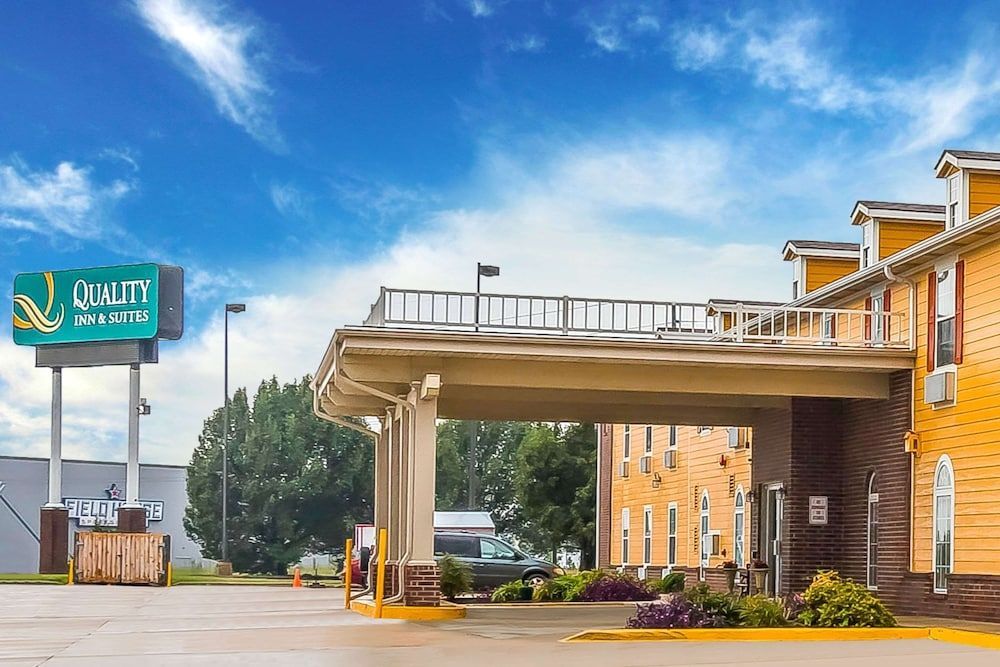 Quality Inn & Suites Chesterfield Village 1