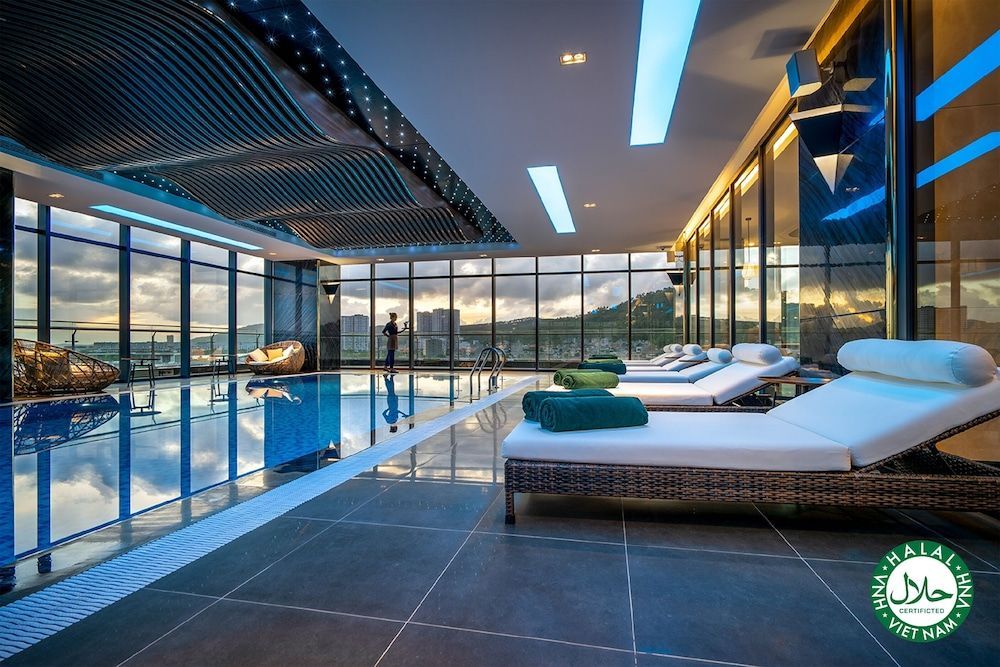 DeLaSea Ha Long Hotel - Modern Bayview Escape 1