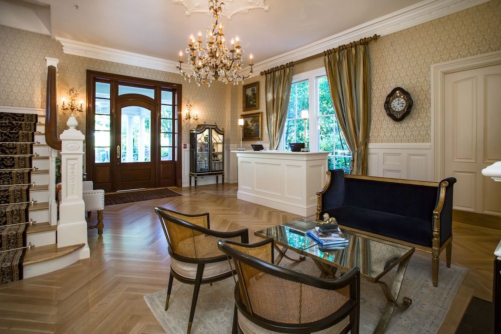 The Chanler at Cliff Walk 2