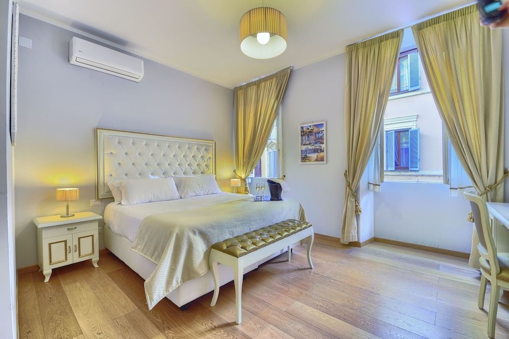 Gravina Suite Frattina 1