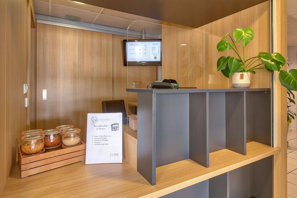 B&B HOTEL Pau Lescar 2