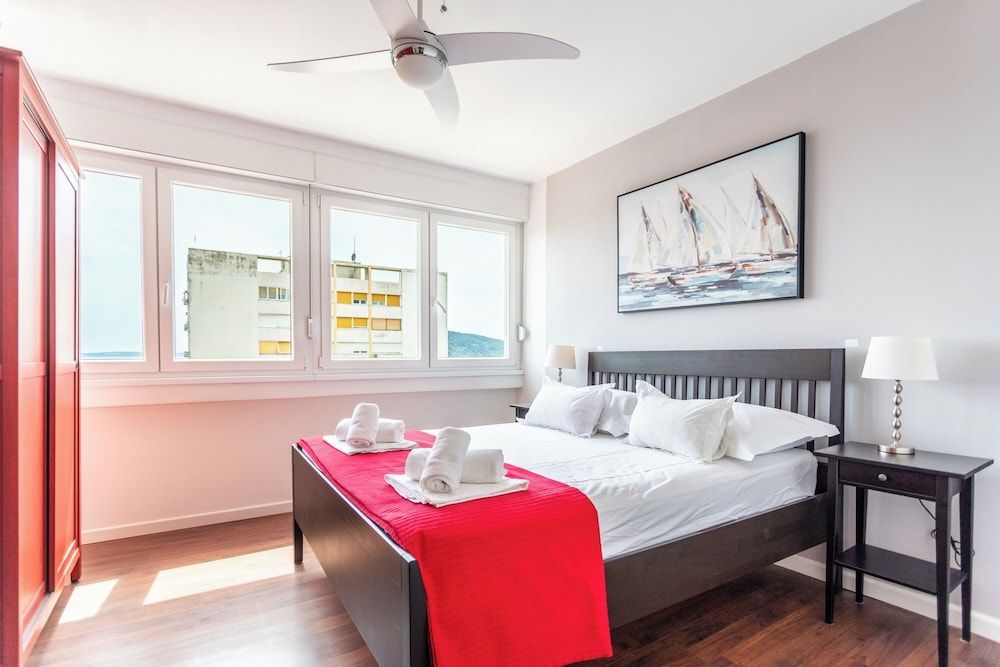 Comfortable apt with great city and sea view 2