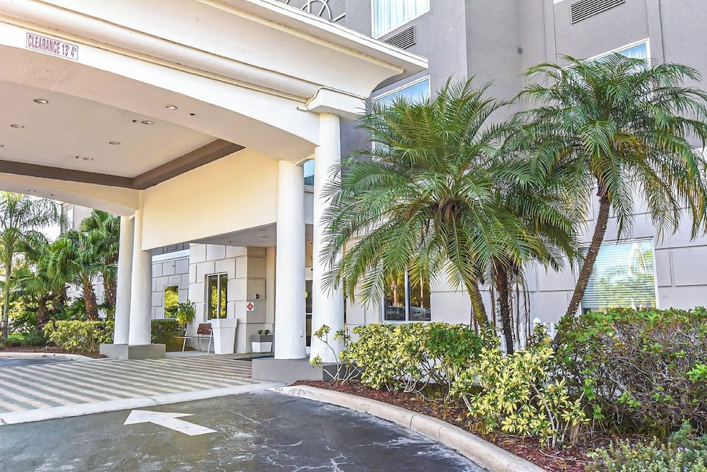 Holiday Inn Express & Suites COCOA by IHG 1