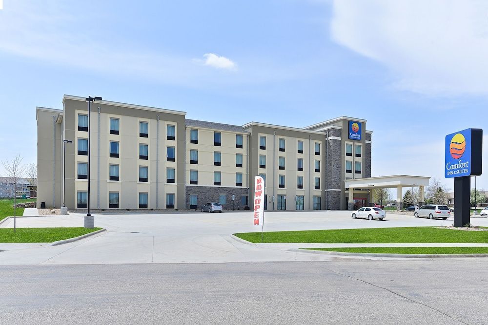 Comfort Inn & Suites Avera Southwest 1