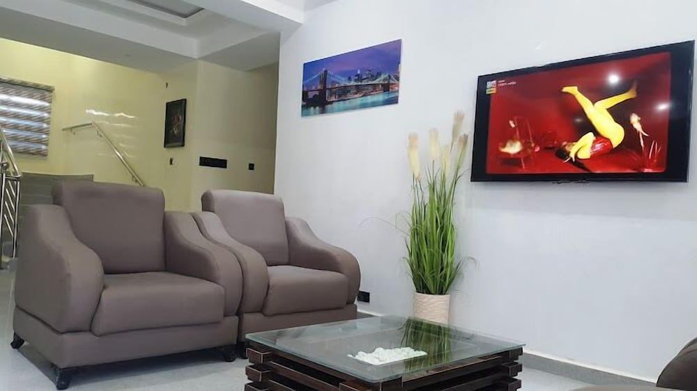 Global Luxury Suites 1