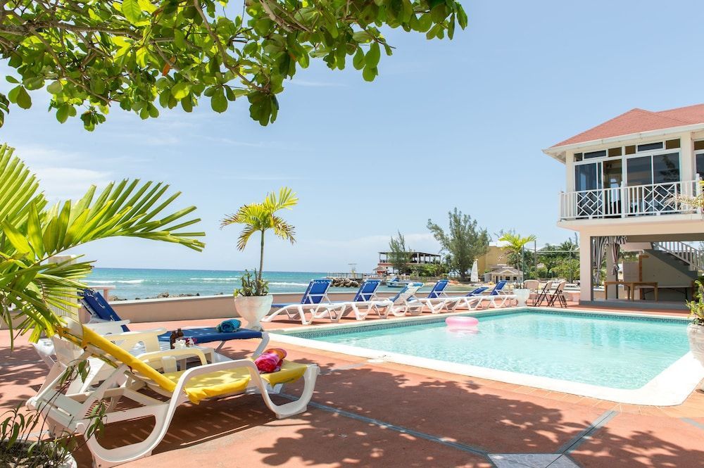 Pipers Cove Resort 1