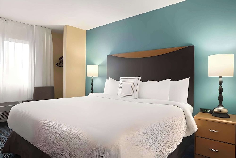 Dubuque Inn and Suites 1