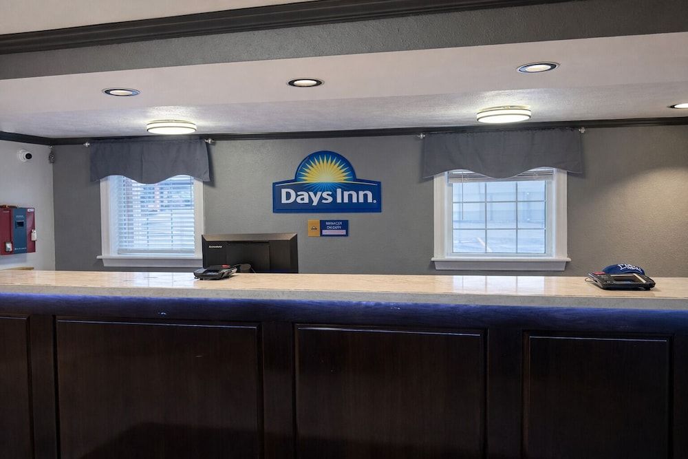 Days Inn by Wyndham Amherst OH - Near Cleveland Cedar Point & Lake Erie 2