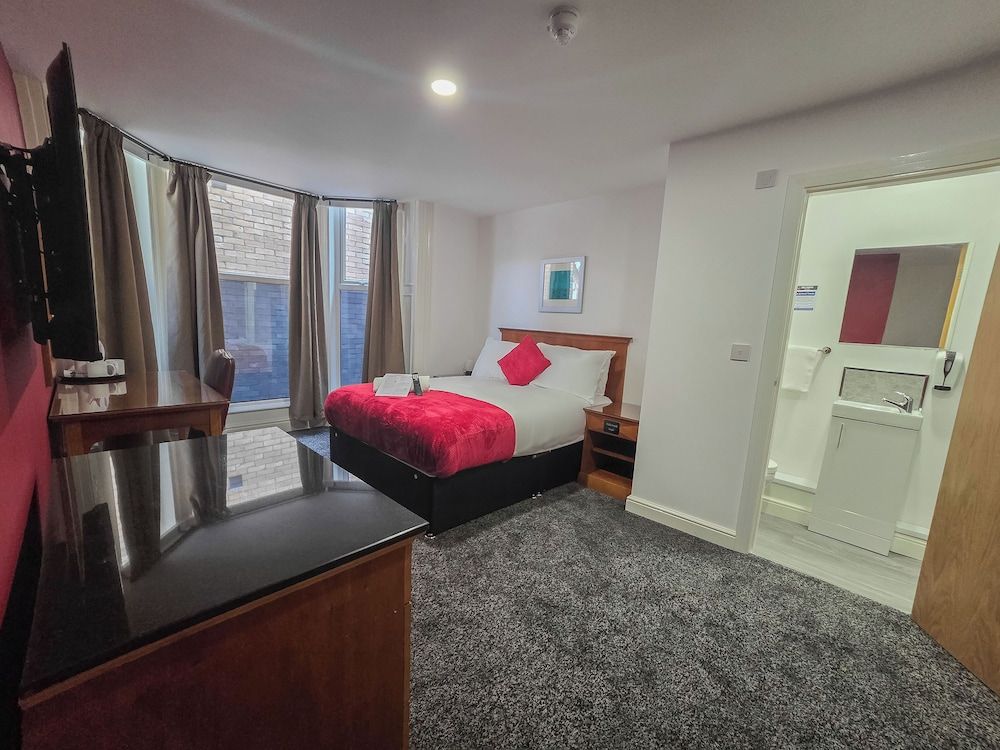 Hullywood Rooms 2