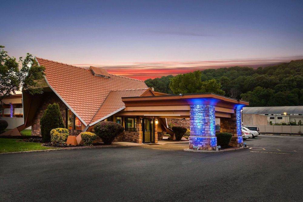 Howard Johnson by Wyndham North Plainfield 1