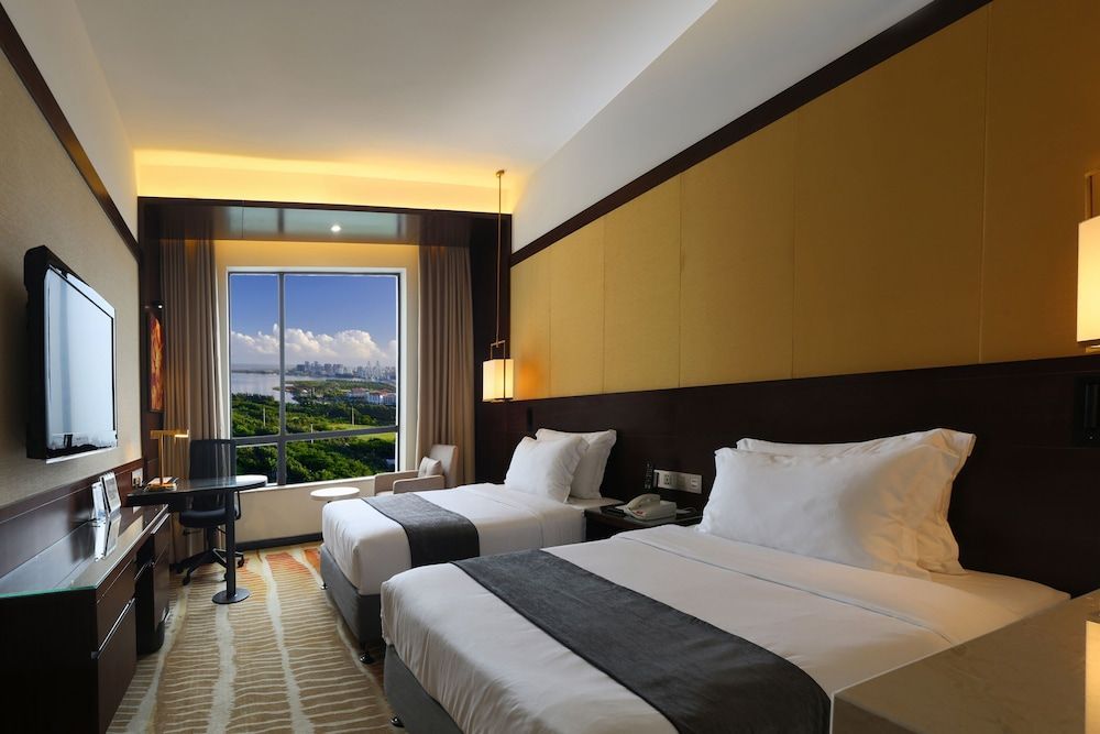 Baohua Harbor View Hotel 1