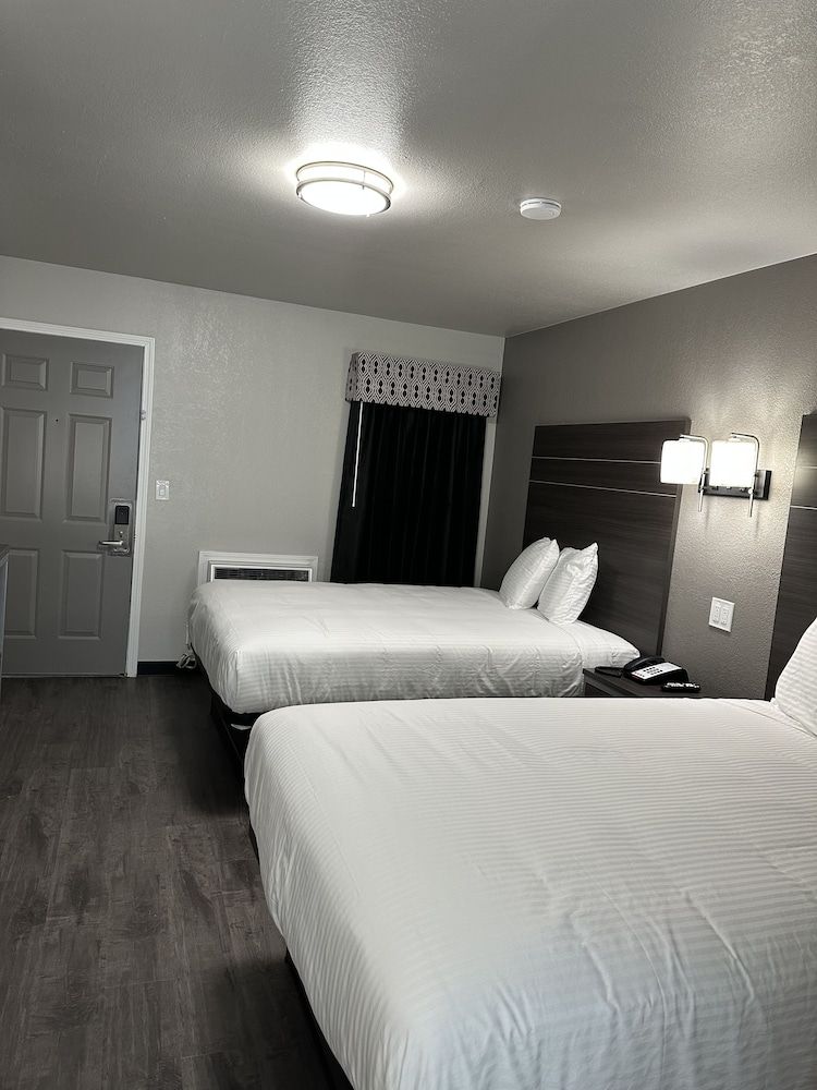 Sleepy Traveler Motel 1