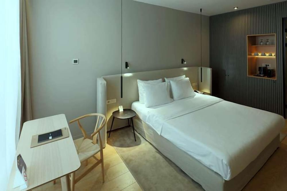 Adresa Suites 1