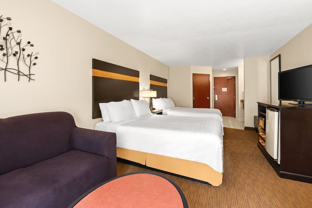 Holiday Inn Express PORTLAND SE - CLACKAMAS AREA by IHG 2
