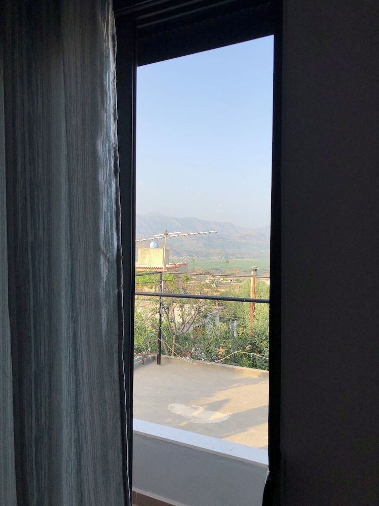 Mona's guesthouse 2