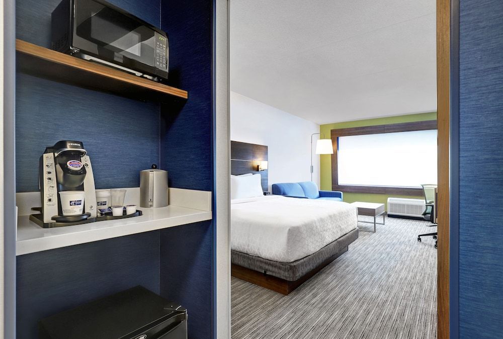 Holiday Inn Express KINGSTON WEST by IHG 2