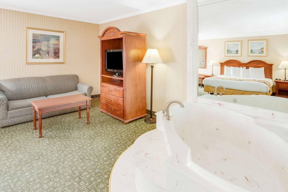 Kalamazoo Hotel 2