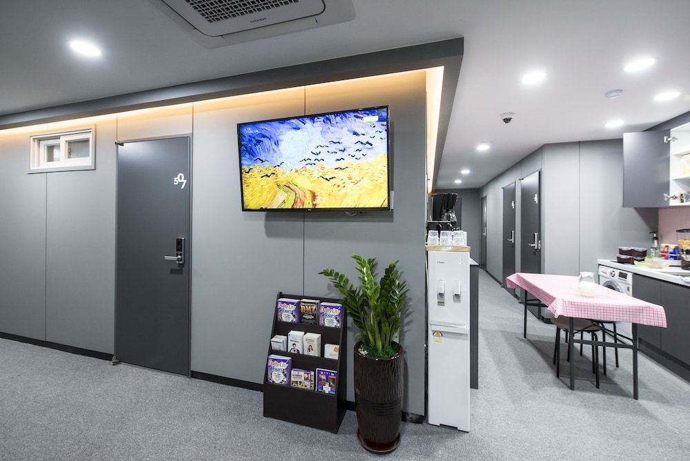 Philstay Myeongdong Metro 1