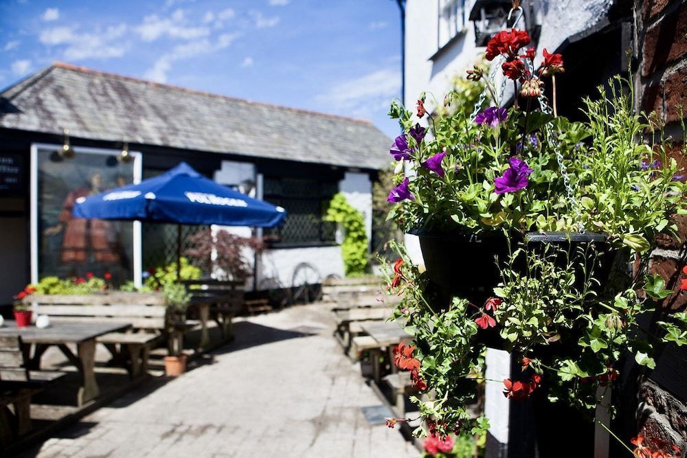 The Tree Inn 1