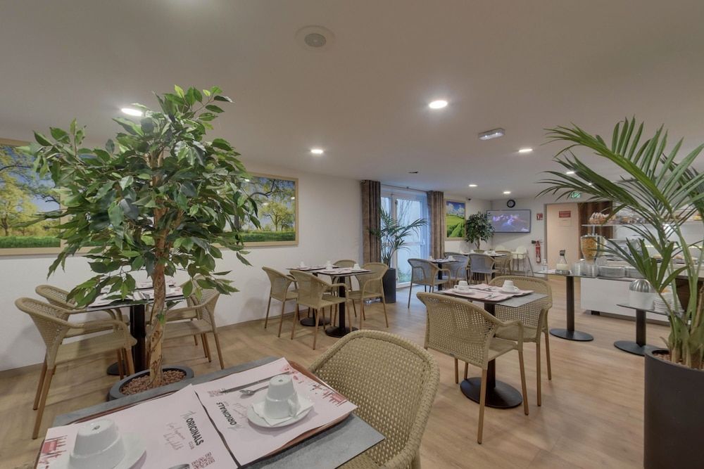 Hotel The Originals Bernay Acropole 1