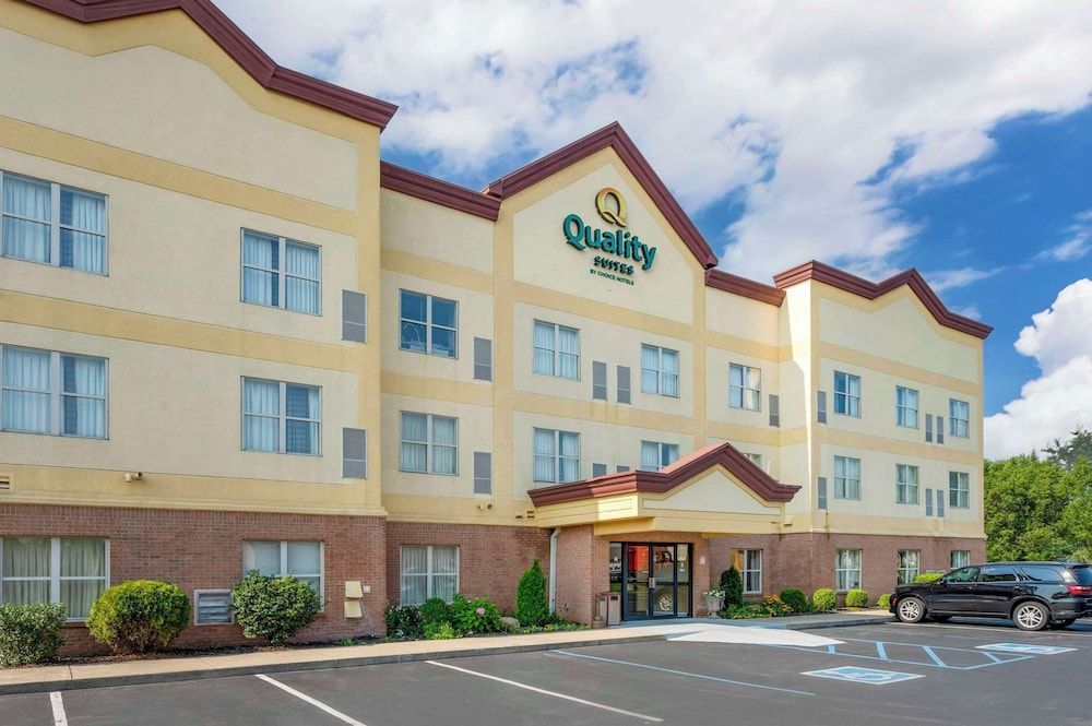 Quality Suites 1