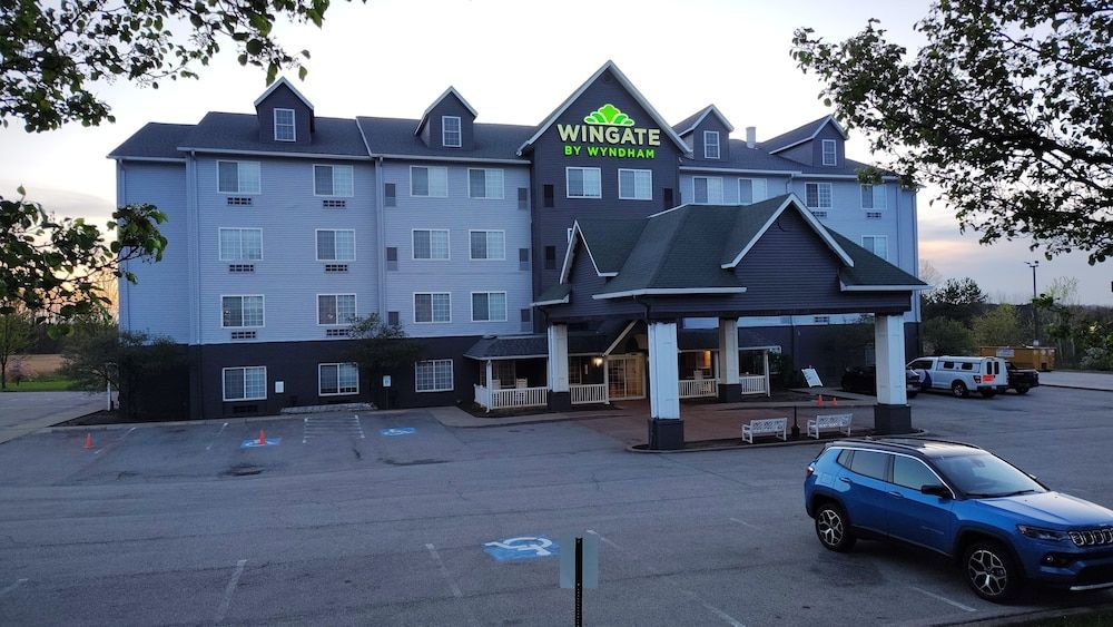 Wingate Suites by Wyndham Youngstown - Austintown 1