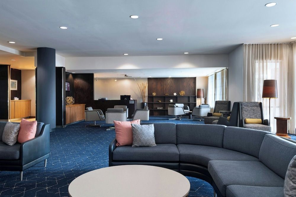 Courtyard by Marriott Omaha Aksarben Village 1