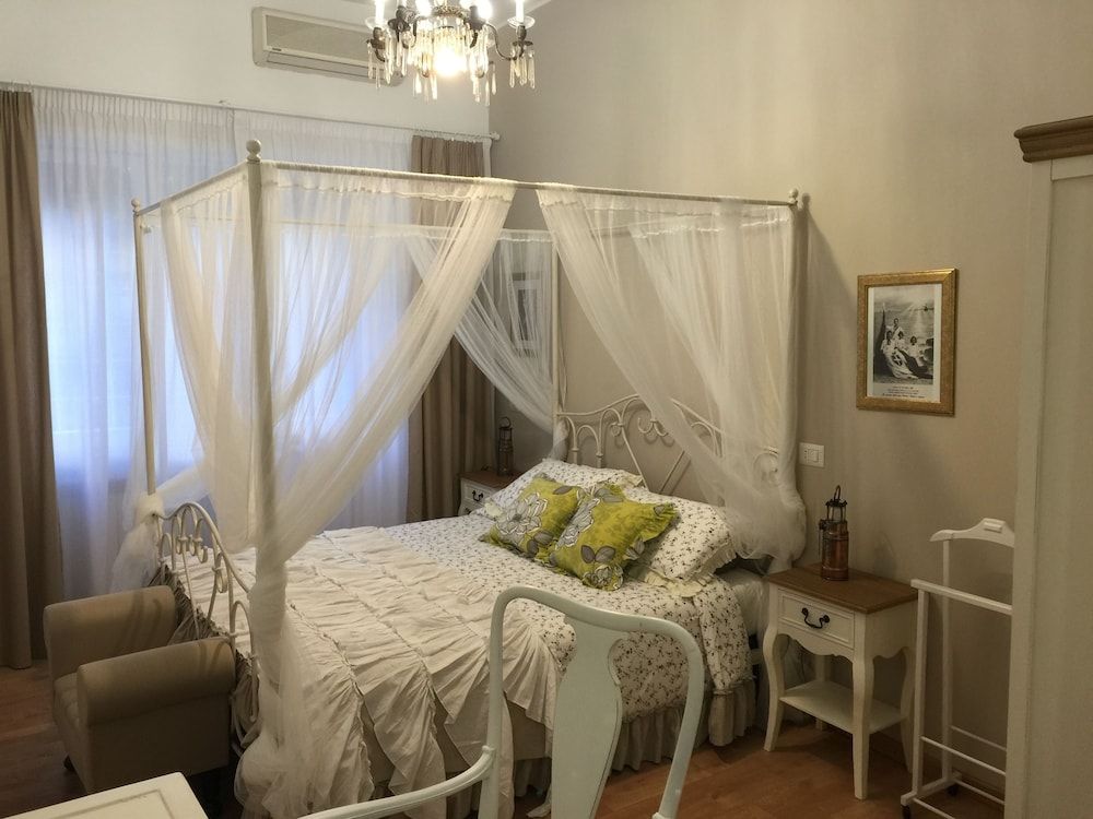 La piazzetta delle regine 1