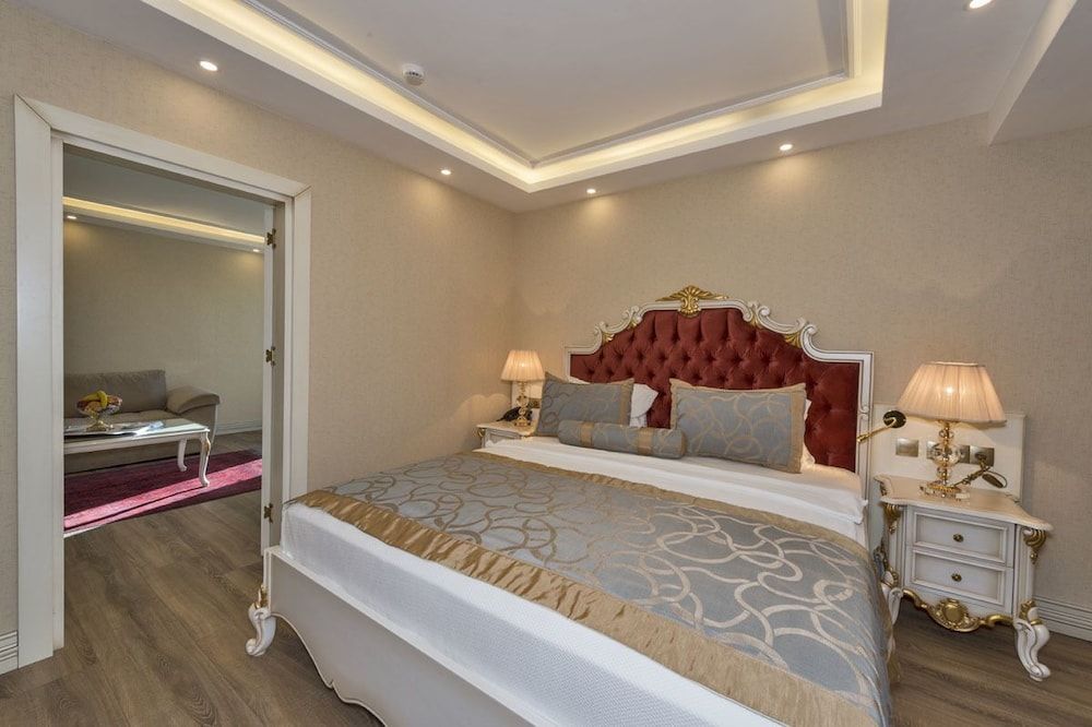 Glorious Hotel 1