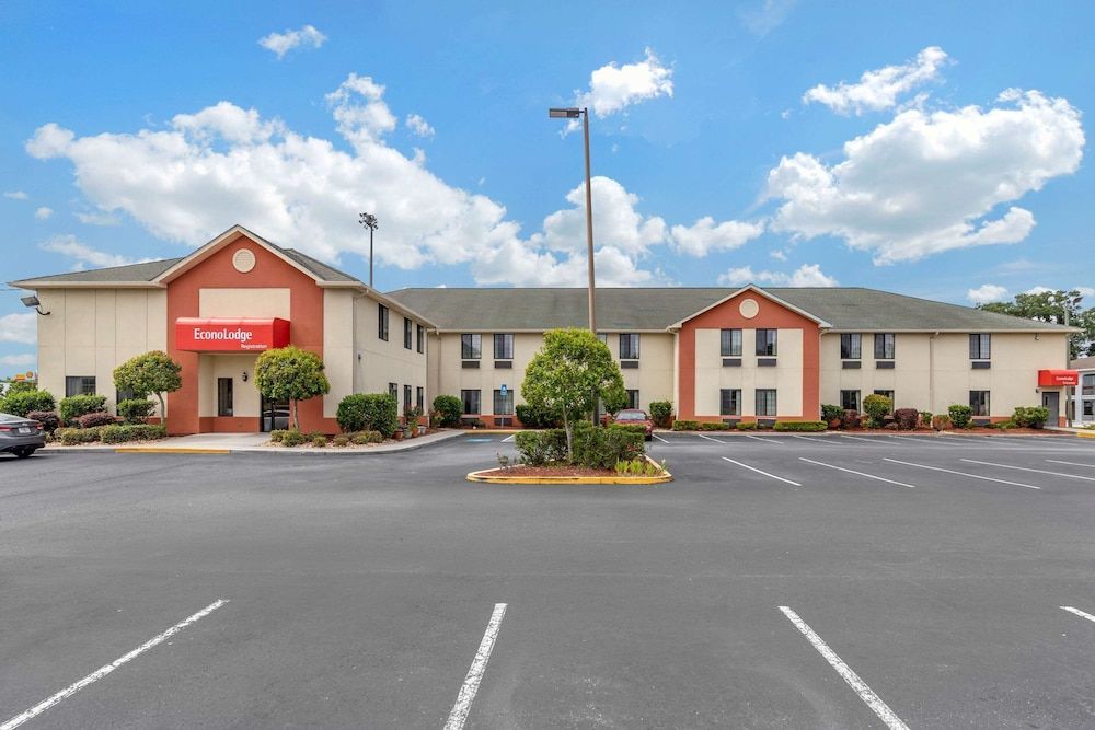 Econo Lodge Brunswick Travel Center 1