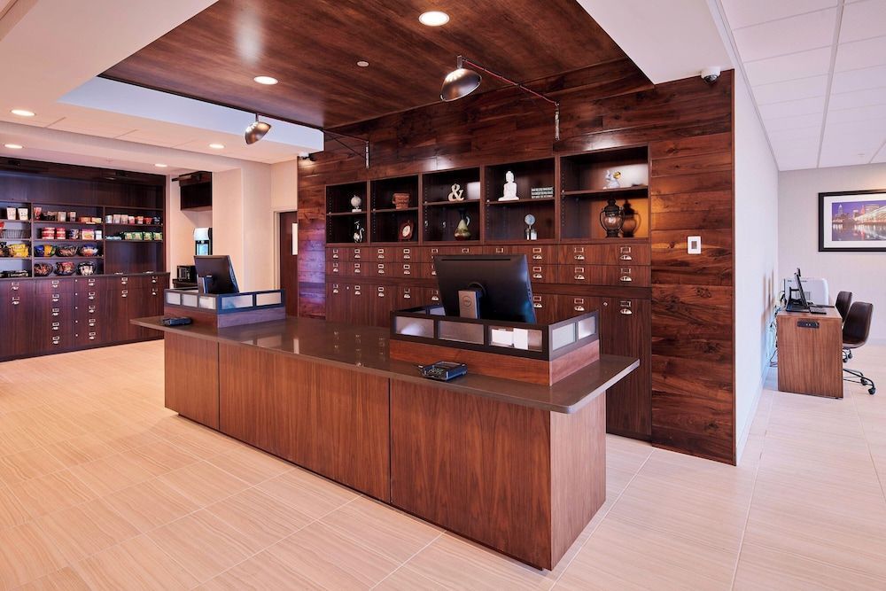 Four Points by Sheraton Cleveland-Eastlake 2