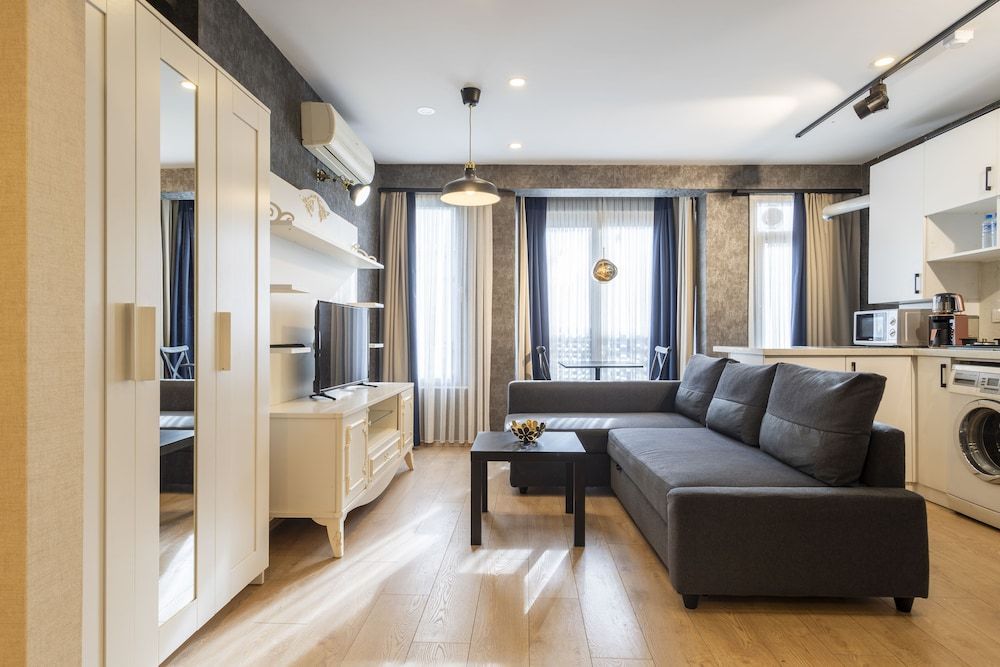 The Business Class Suit Karakoy 2