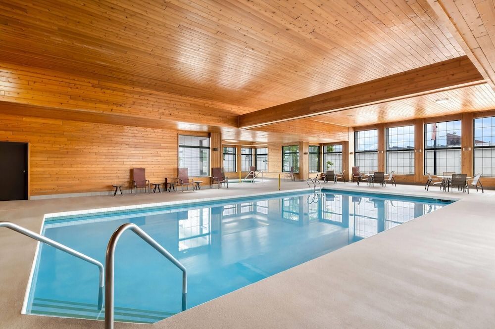 Super 8 by Wyndham La Crosse 1