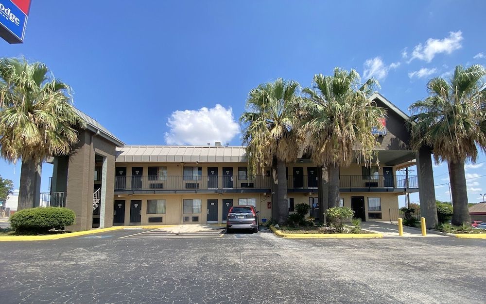 Travelodge by Wyndham San Antonio Lackland AFB North 1