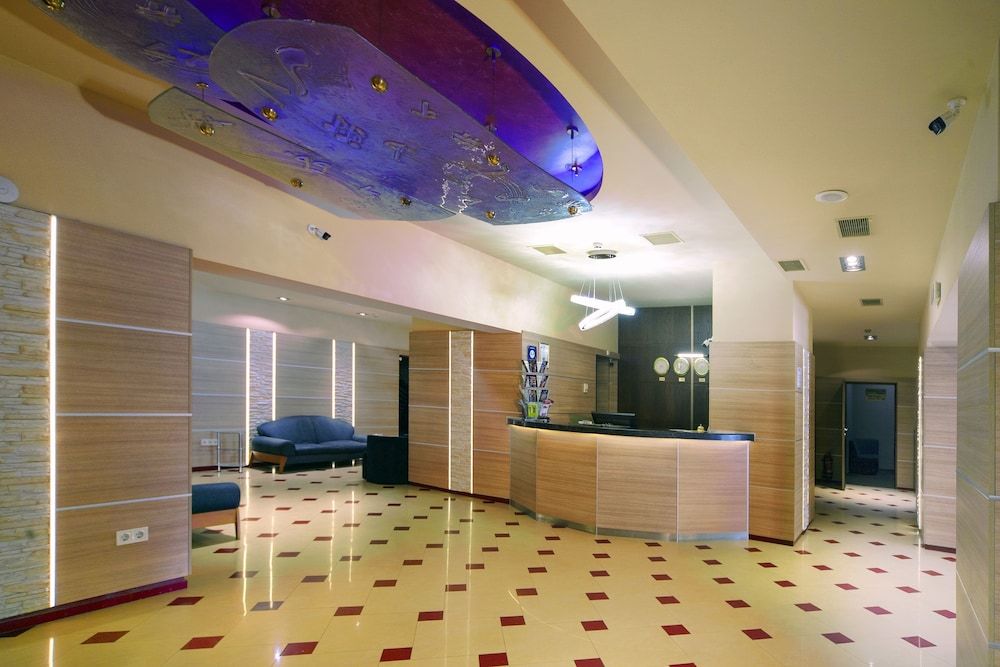 Hotel Akord - Free Parking & Metro Access 2