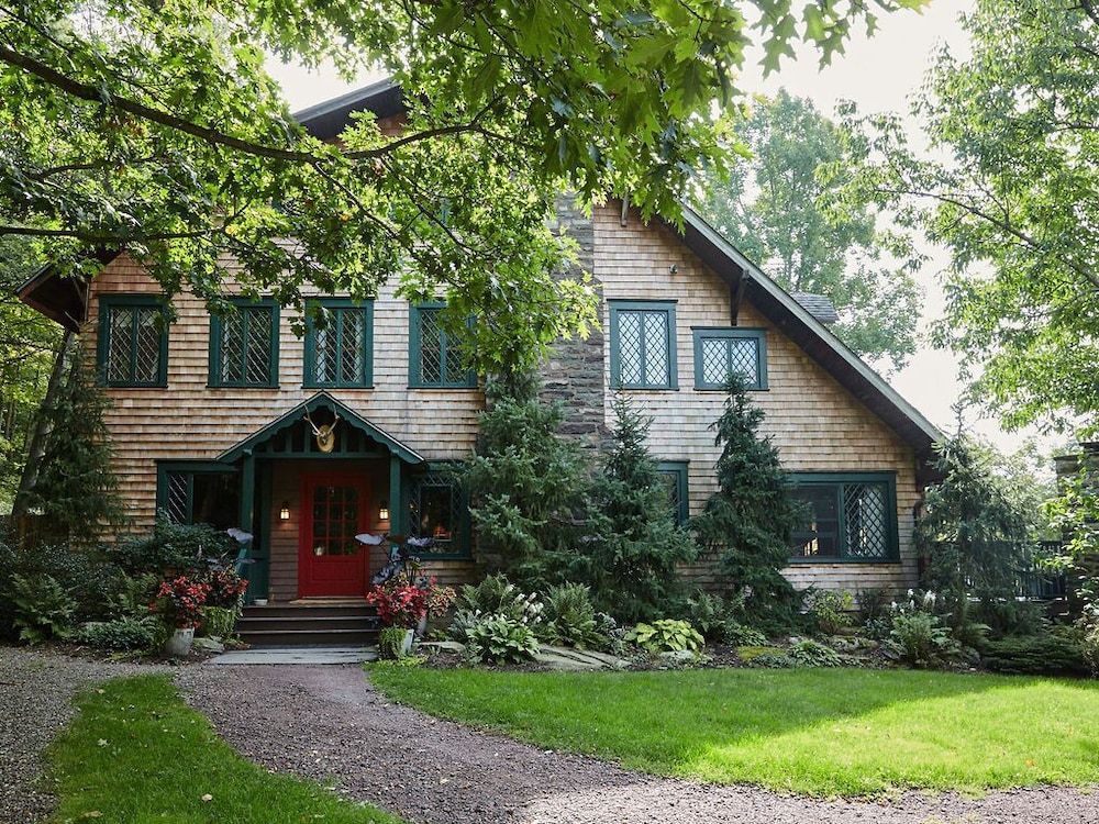 Deer Mountain Inn 1